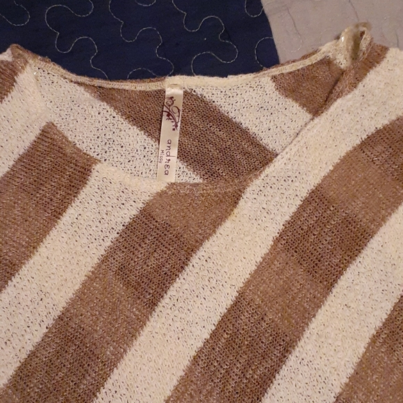 Very thin lightweight sweater - Picture 2 of 4